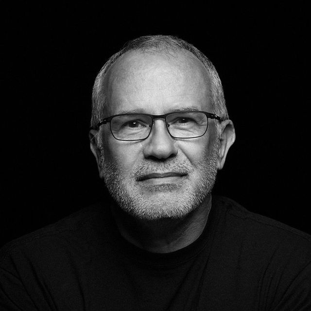 Chris Cuffaro ia and American photographer who known for his portraits of musicians, like Michael Hutchence, Henry Rollins, George Michael, George Harrison and Jane's Addiction, among others.